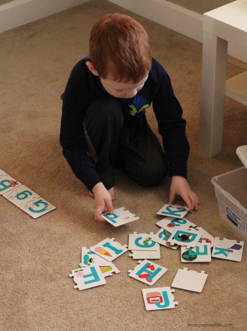 Literacy Learning Station for Preschoolers. A fun, hands-on way to develop literacy skills in preschoolers!