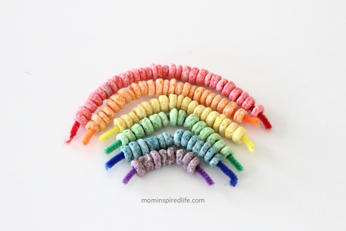 Thread a Froot Loop Rainbow. Fine motor activity for kids!