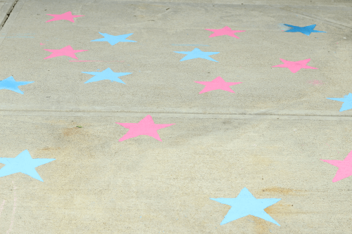 Fun sidewalk chalk paint activity for the 4th of July!