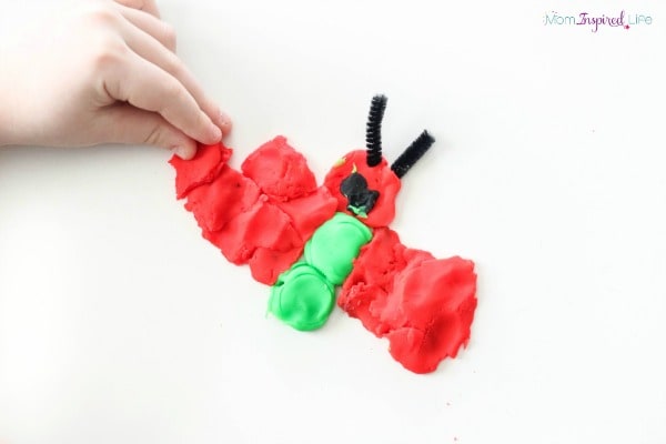 Making butterflies with play dough. A great way to develop fine motor skills and engage in a sensory activity.