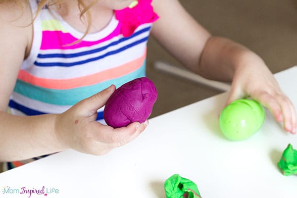These super cool dinosaur surprise eggs will be a huge hit with your kids!