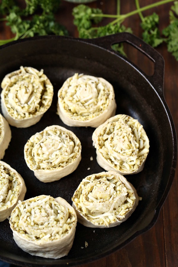 Cheese and pesto pinwheels or scrolls. These cheesy rolls are so yummy!