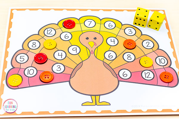 Turkey counting and addition game for Thanksgiving math centers in preschool and kindergarten.