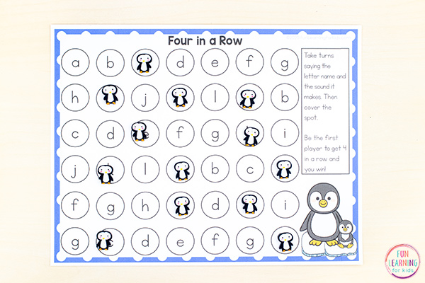 Free editable four in a row game with a winter penguin theme.