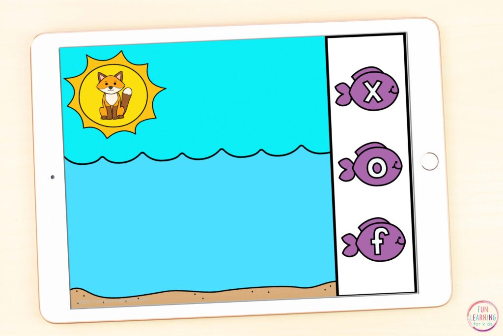 Free ocean theme CVC word work activity for kindergarten, first grade and second grade students who are learning to isolate sounds.