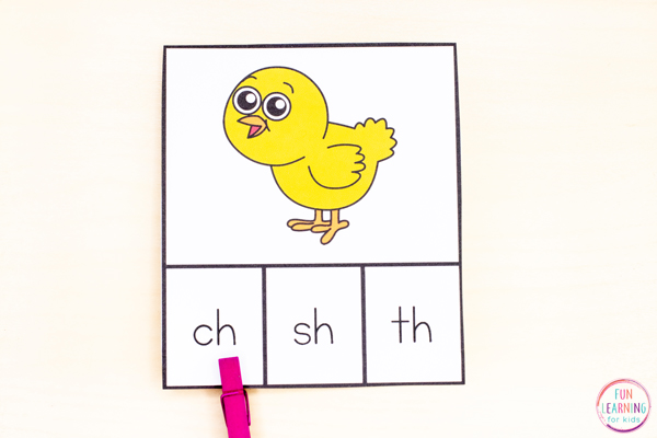 Digraphs clip cards for identifying digraph sounds in words and developing fine motor skills at the same time.