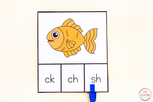 Free printable digraph clip cards for teaching kids to read in kindergarten, first grade or second grade.