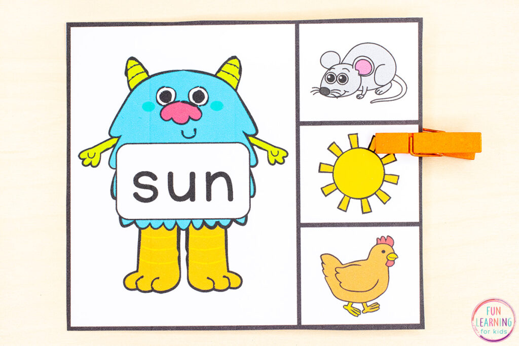 A free printable CVC words reading activity for kids in kindergarten and first grade.