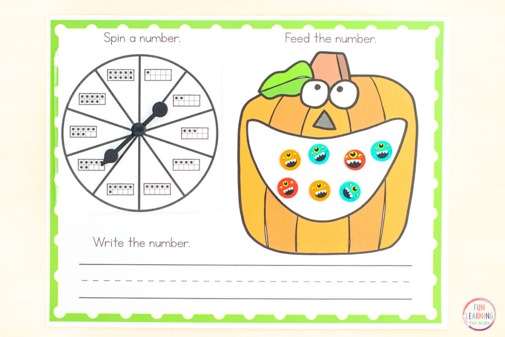 유치원과 유치원에서 숫자, 세기, 숫자 쓰기 등을 배우기 위한 호박 테마 숫자와 숫자 세기 매트.