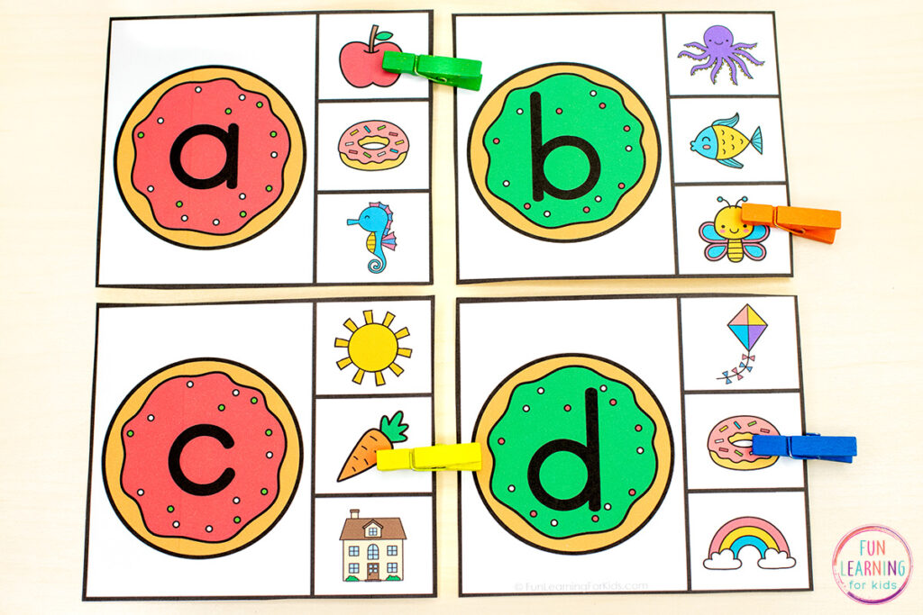 Free printable Christmas cookie theme beginning sounds clip cards. Each card has a cookie with a letter on it and students will clip the beginning sound picture that corresponds to that letter.